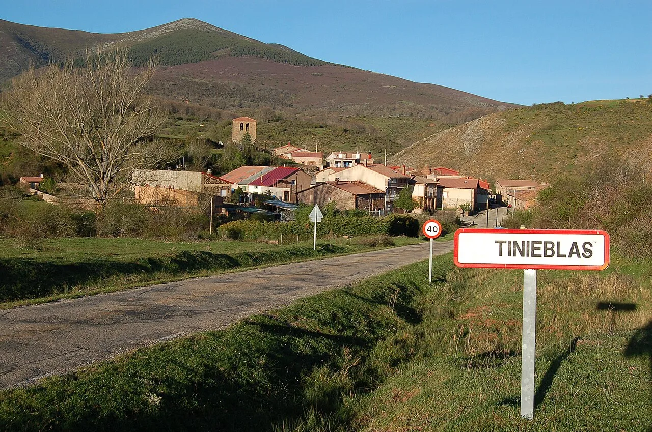 Acceso a Tinieblas de la Sierra desde el oeste