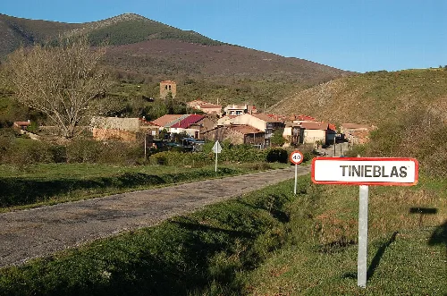 Acceso a Tinieblas de la Sierra desde el oeste