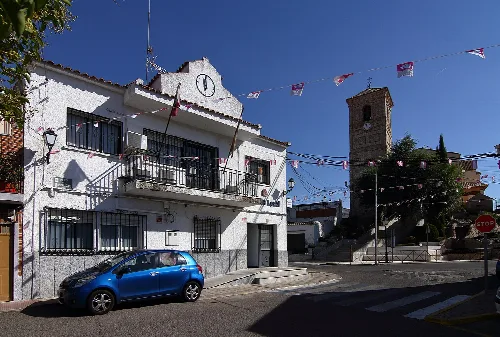 Iglesia y antiguo ayuntamiento