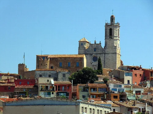 Pfarrkirche Sant Feliu mit Turm in Llagostera.