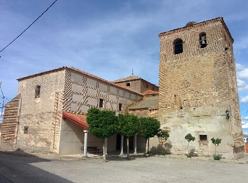 Iglesia de Santa María del Castillo, en Castellanos de Zapardiel (Ávila, España).