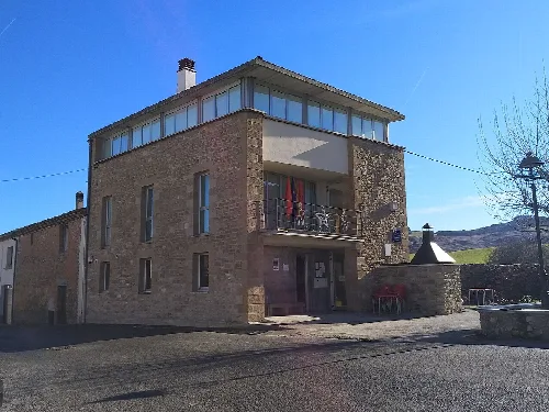 Zabalza town hall building with stone facade and large windows.