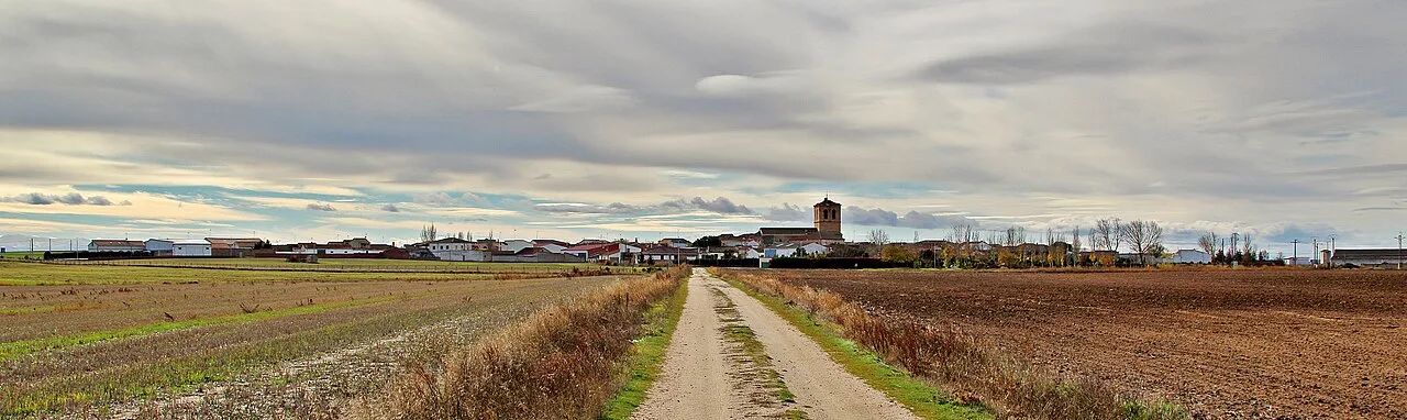 Rural landscape with roads and fields in Villar de Gallimazo.
