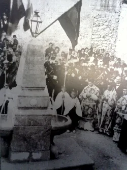 People gathered for the inauguration of the Fountain of Progress in Benilloba in 1896.