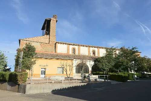 Kirche und Rathaus in Villárdiga, Zamora.
