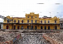 Train station building in Valls, Tarragona, with an old structure and abandoned state.