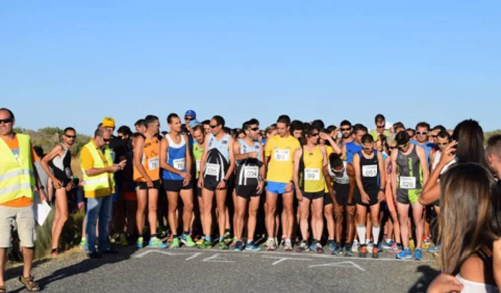 Runners at the starting line of a race in Navaquesera.