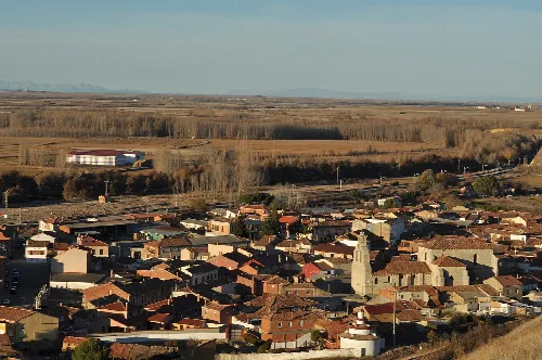 Aerial view of houses and a church in Monzón de Campos.