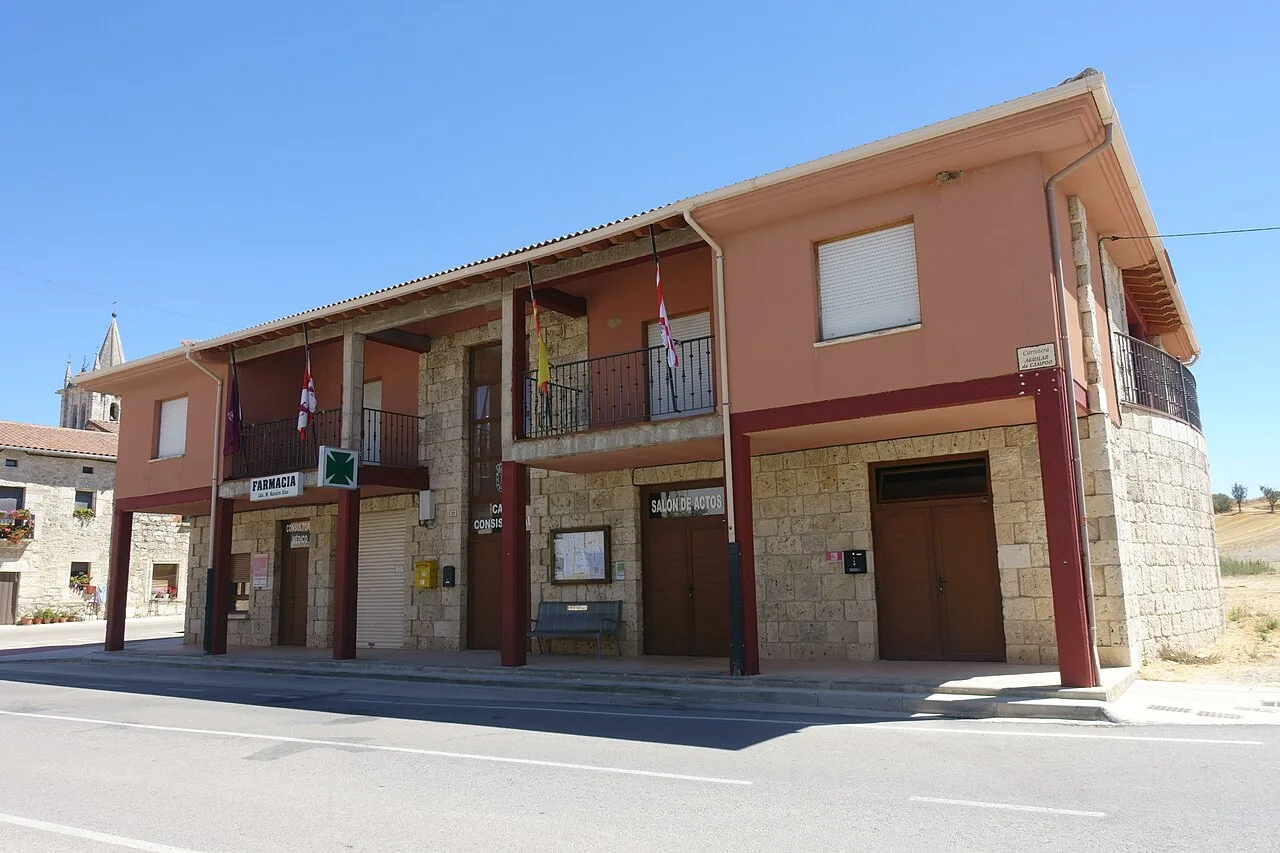 Casa consistorial de Valle de Santibáñez, en Santibáñez-Zarzaguda (Burgos, España).