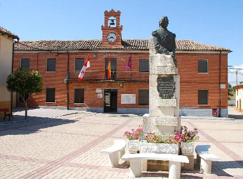 Town hall of Cervatos de la Cueza (Palencia, Castile and León). In front of it the statue of Juan de San Martín, father of José de San Martín.