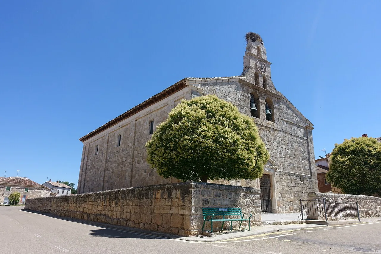Iglesia de San Juan Bautista, en Peral de Arlanza (Burgos, España).