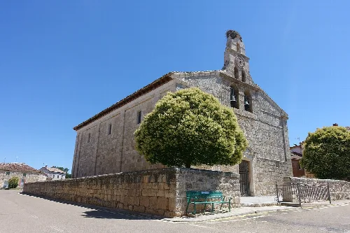 Iglesia de San Juan Bautista, en Peral de Arlanza (Burgos, España).