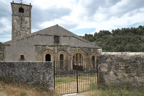Katholische Kirche San Juan Bautista in Revilla de Orejana (Orejana) in der Provinz Segovia (Kastilien und León/Spanien)