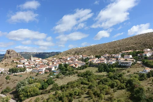 Vista general de Huélamo (Cuenca, España).