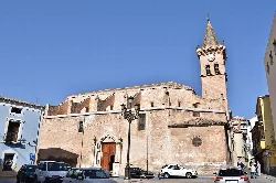 Church of Santiago in Villena with tower and stone facade.