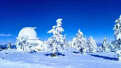 Observatorio de Calar Alto cubierto de nieve en Gérgal.