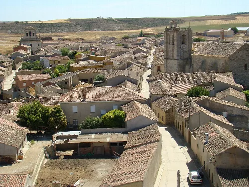 Montealegre de Campos en la provincia de Valladolid (España). El casco antiguo es considerado BIC (Bien de Interés Cultural). Vista desde el castillo.