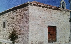 Small stone chapel with a wooden door in La Horcajada.