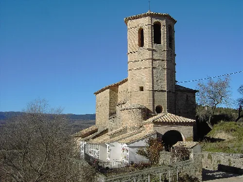 La iglesia de la localidad de Bárcabo, cabecera del municipio homónimo, constituido por diversos núcleos disperos en la tierra conocida como Biello Sobrarbe.