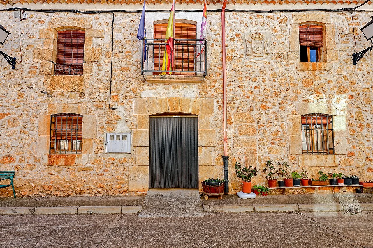 Ciruelos de Cervera es un municipio de la comarca de Arlanza, en la provincia de Burgos.