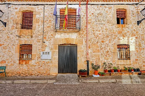 Ciruelos de Cervera es un municipio de la comarca de Arlanza, en la provincia de Burgos.