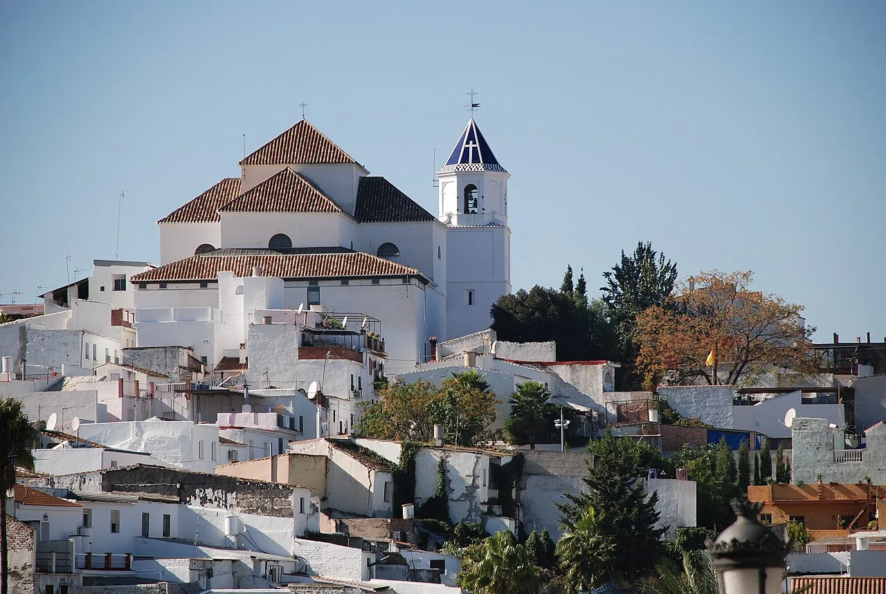 Panoramic view of white houses and a church in Alhaurín el Grande.