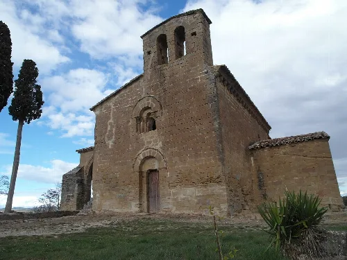 Steinkapelle mit Glockenturm in Adahuesca.