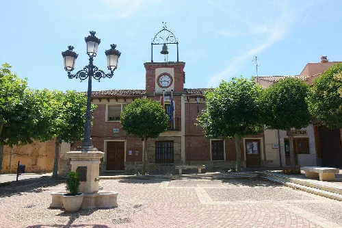 Casa consistorial de Tordehumos (Valladolid, España).
