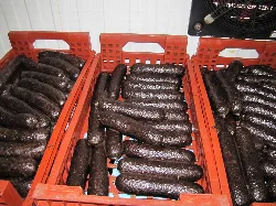 Morcillas de Aranda en cajas de plástico.
