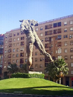 Gigantesca escultura de un Minotauro en Jerez de la Frontera.