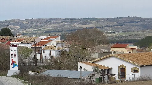 Entrada a la localidad de Arenas del Rey.