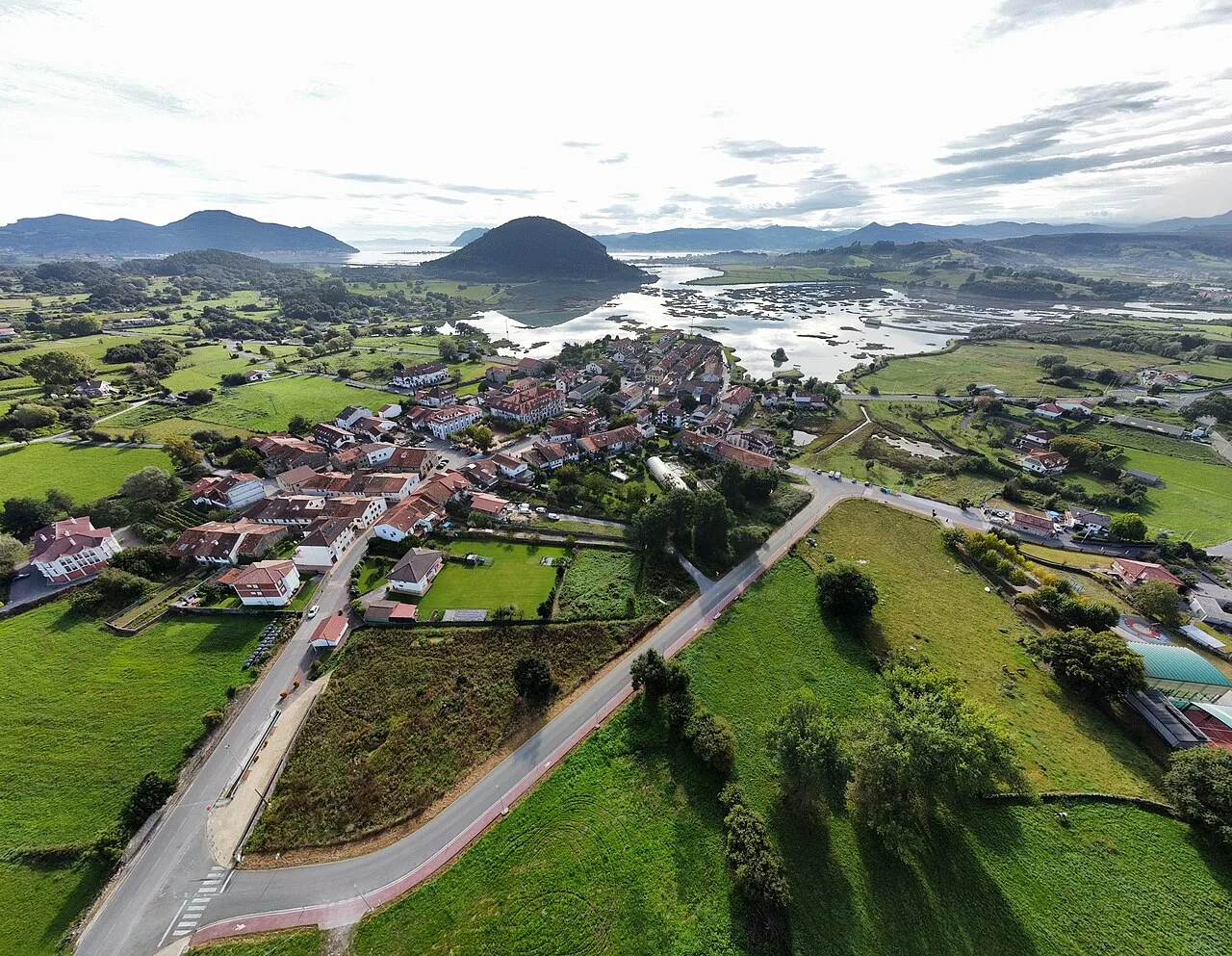 Vista caballera de la localidad de Escalante desde el Noroeste
