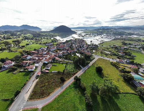 Vista caballera de la localidad de Escalante desde el Noroeste