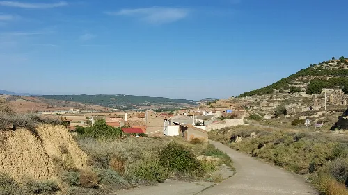 Dirt road and scattered houses in Nombrevilla, Zaragoza.