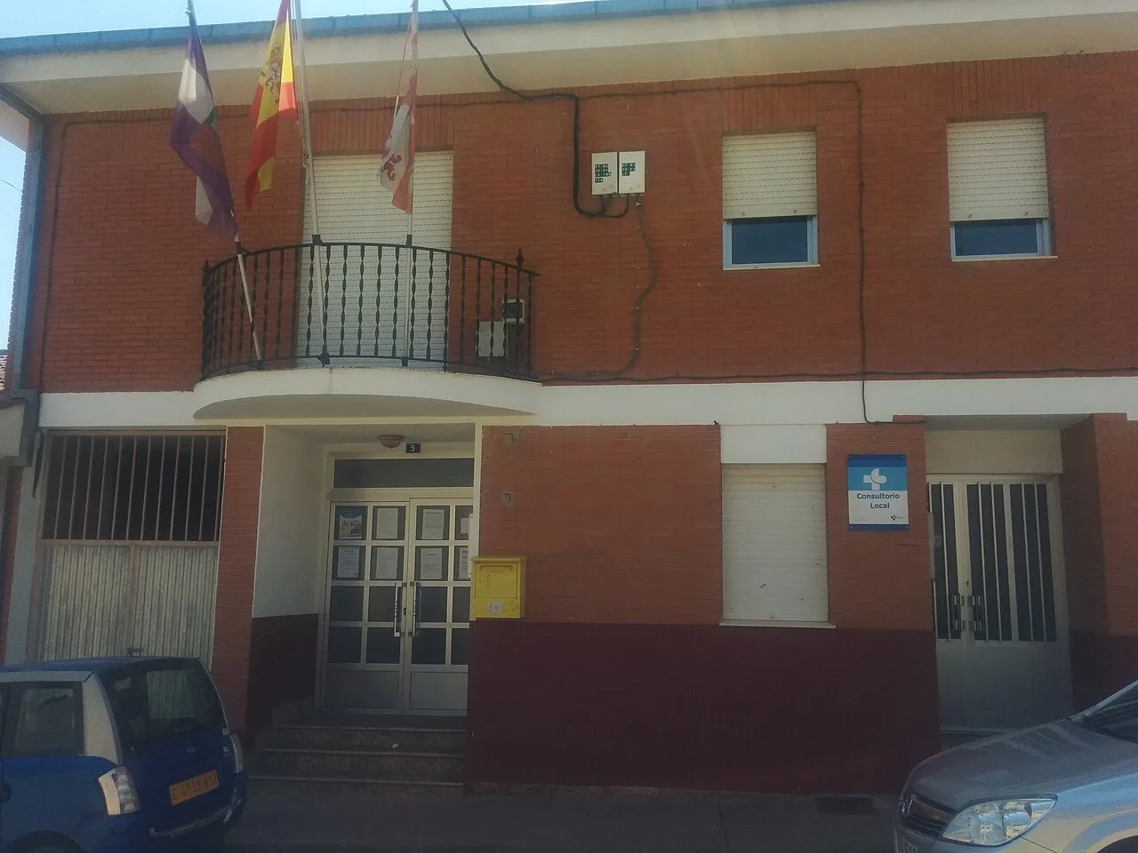 Casa consistorial de Campazas y consultorio local