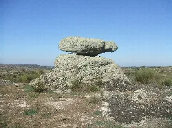 Gran formación de rocas graníticas en Navas del Madroño.