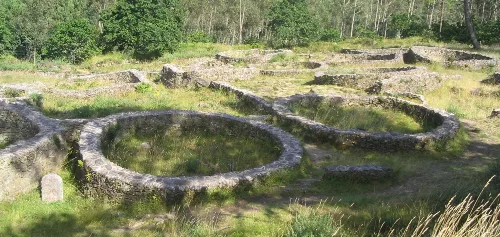 Castro de Borneiro, (look at this official web-site: https://www.turismo.gal/recurso/-/detalle/19771/castro-de-borneiro?langId=es_ES&tp=11&ctre=68) concello de Cabana de Bergantiños.