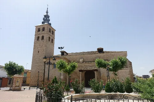 San Martín Obispo Church in Lillo with tower and stone facade.