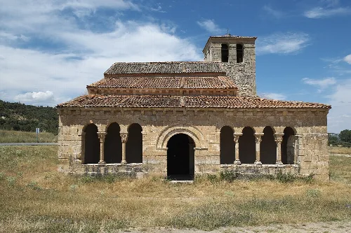 Kirche Nuestra Señora de las Vegas in Requijada, einem Ortsteil von Santiuste de Pedraza in der Provinz Segovia (Kastilien-León/Spanien)