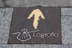 Metal plaque with shell symbol, arrow, and the word Logroño.