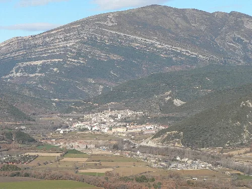 Blick auf Boltaña und die Berge des Tals vom Tozal de Guaso.