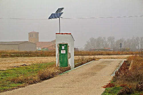 Kommunale Waage mit Solarpanel in El Pedroso de la Armuña.