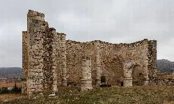 Ruins of a church with walls and columns in Valdearenas.