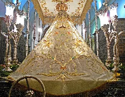 Golden embroidered mantle of the Virgin of Carmen in Pozuelo de Calatrava.