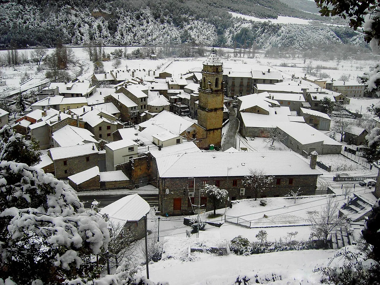 Vista invernal de Labuerda, desde La Plana.