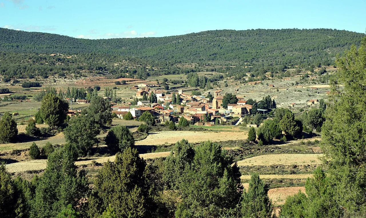 Vista general (meridional) de Alobras (Teruel), año 2015.