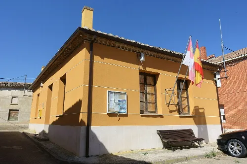 Casa consistorial de Valde-Ucieza, en la localidad de Robladillo de Ucieza (Palencia, España).