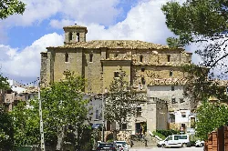 Steinernes Kirche mit Glockenturm in Buendía, Cuenca.