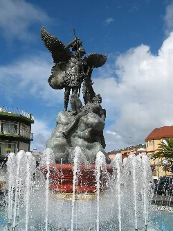 San Miguel de La Palma Statue mit Brunnen in Tazacorte, La Palma.