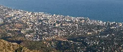 Vista aérea de Marbella y la costa desde La Concha.